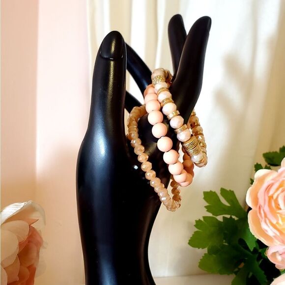 𝅺feeling Peachy Beaded Bracelet Set - Picture 2 of 7